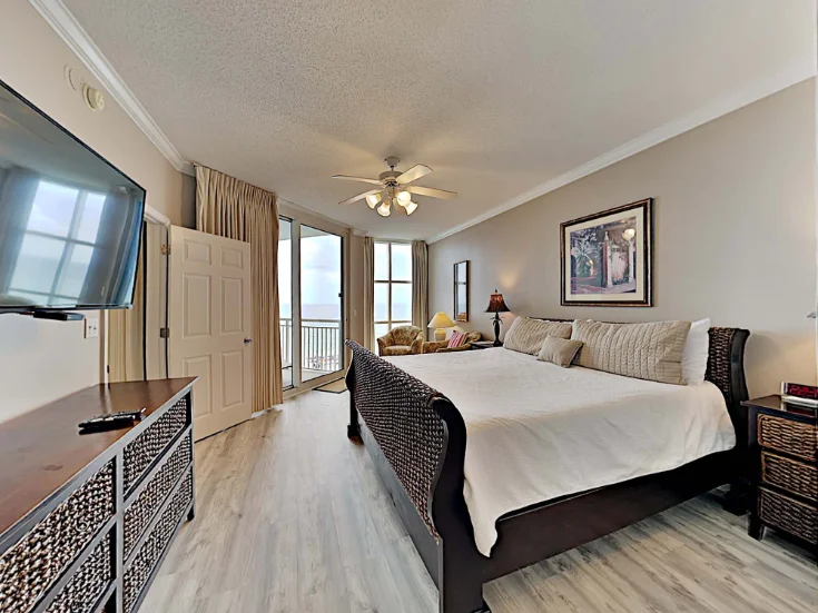 Master Bedroom - King Master Bedroom - King