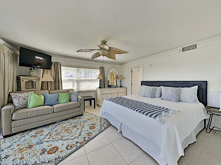 Master Bedroom - King Master Bedroom - King