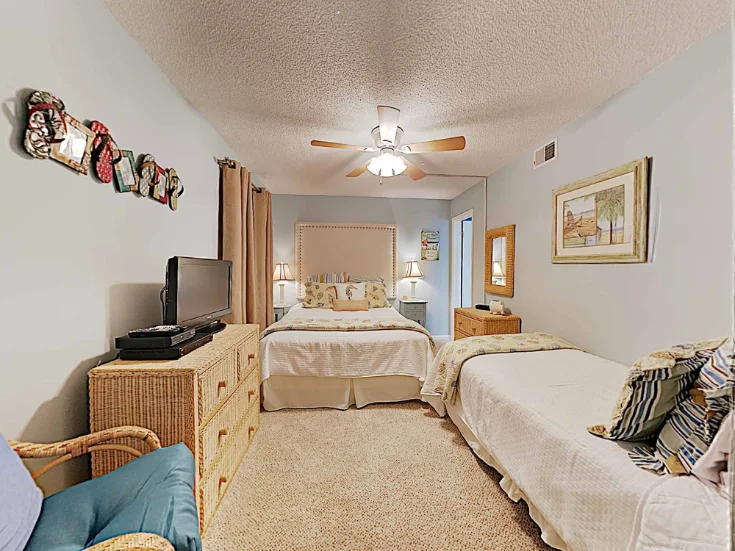 Second Bedroom - Queen and Twin Second Bedroom - Queen and Twin