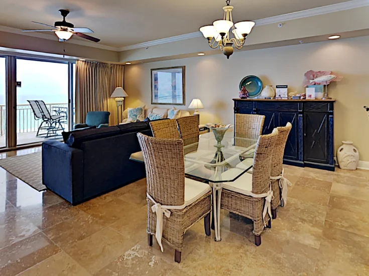 Dining Area Dining Area